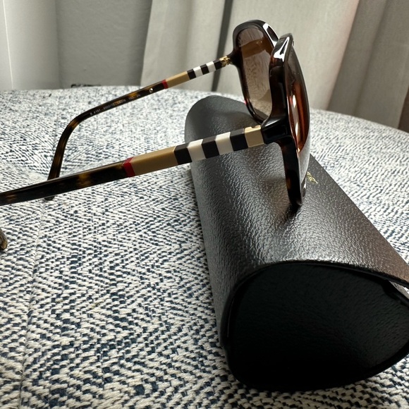 Burberry Butterfly Sunglasses - Picture 6 of 6